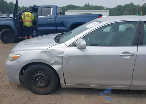 2011 Toyota Camry z USA, uszkodzony, nr VIN 4T1BF3EK6BU624668